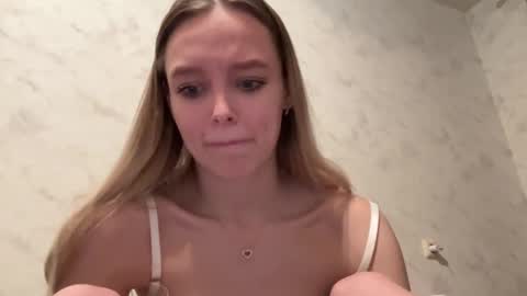 Snapshot of juicy_angels chatting on February 2025 03:14:02 PM alexa online show from February 2025 03:14:02 PM
