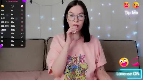 Snapshot of juicy_burrito chatting on February 2026 02:13:01 PM Bella online show from February 2026 02:13:01 PM