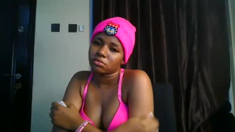Snapshot of juicy_pussy1122 chatting on January 2025 06:10:01 AM Emily online show from January 2025 06:10:01 AM