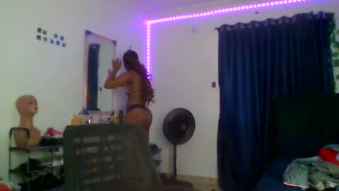 Snapshot of juicy_pussy1122 chatting on October 2025 08:12:02 AM Emily online show from October 2025 08:12:02 AM
