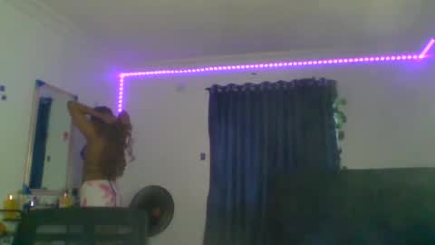 Snapshot of juicy_pussy1122 chatting on October 2025 08:15:01 AM Emily online show from October 2025 08:15:01 AM