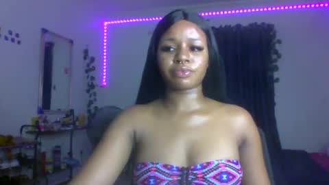 Snapshot of juicy_pussy1122 chatting on October 2025 06:28:02 PM Emily online show from October 2025 06:28:02 PM