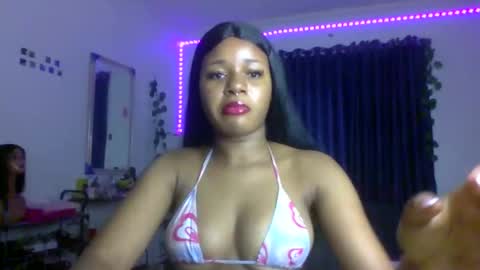 Snapshot of juicy_pussy1122 chatting on October 2025 08:29:01 AM Emily online show from October 2025 08:29:01 AM
