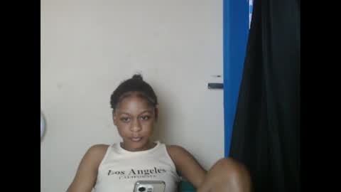 Snapshot of juicynwetx chatting on February 2025 07:44:02 AM juicynwetx online show from February 2025 07:44:02 AM