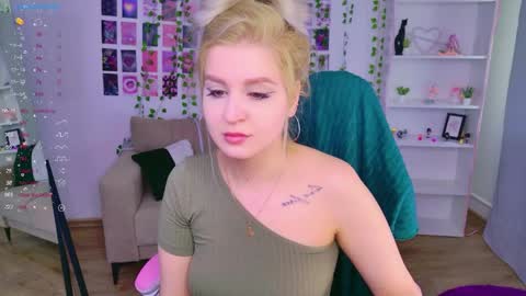 Snapshot of juicypussyclub chatting on March 2026 07:20:02 AM Ameli Stella Vi Evie Jessica online show from March 2026 07:20:02 AM