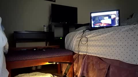 juicystraw online show from October 2025 04:01:01 AM