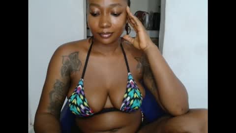 Snapshot of juicyxpink chatting on November 2025 11:37:02 PM juicyxpink online show from November 2025 11:37:02 PM