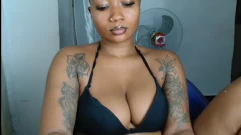 juicyxpink online show from June 2026 11:28:01 PM