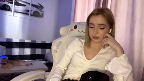 Eva  online show from February 2026 09:25:02 AM