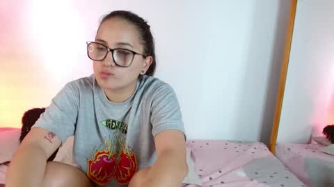 Snapshot of jules_n_gia chatting on December 2024 07:38:02 PM Jules and Gia online show from December 2024 07:38:02 PM