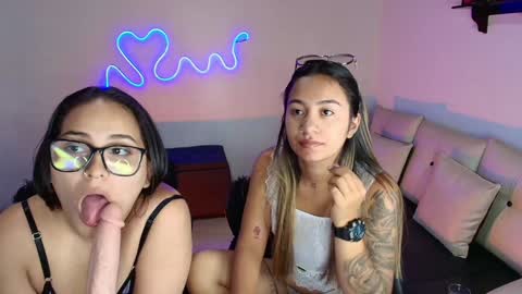 Snapshot of jules_n_gia chatting on February 2025 09:18:01 PM Jules and Gia online show from February 2025 09:18:01 PM