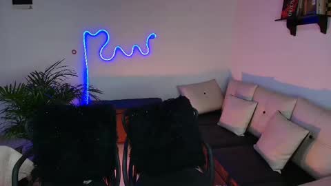 Snapshot of jules_n_gia chatting on February 2025 04:50:02 PM Jules and Gia online show from February 2025 04:50:02 PM