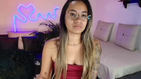 Snapshot of jules_n_gia chatting on February 2025 03:00:02 AM Jules and Gia online show from February 2025 03:00:02 AM