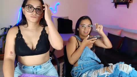 Snapshot of jules_n_gia chatting on February 2025 12:16:01 AM Jules and Gia online show from February 2025 12:16:01 AM