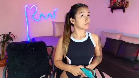 Snapshot of jules_n_gia chatting on February 2025 05:13:02 PM Jules and Gia online show from February 2025 05:13:02 PM