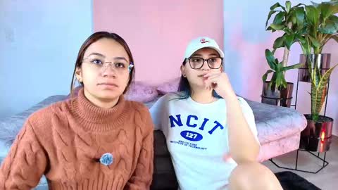 Snapshot of jules_n_gia chatting on September 2025 10:41:01 AM Jules and Gia online show from September 2025 10:41:01 AM