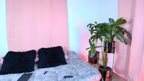 Snapshot of jules_n_gia chatting on September 2025 10:09:01 AM Jules and Gia online show from September 2025 10:09:01 AM