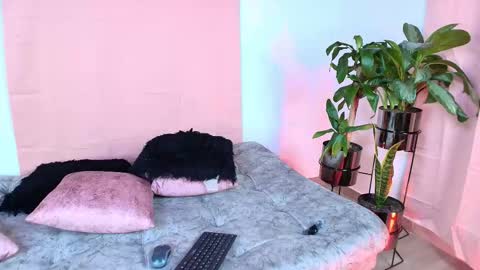 Snapshot of jules_n_gia chatting on September 2025 09:58:02 AM Jules and Gia online show from September 2025 09:58:02 AM