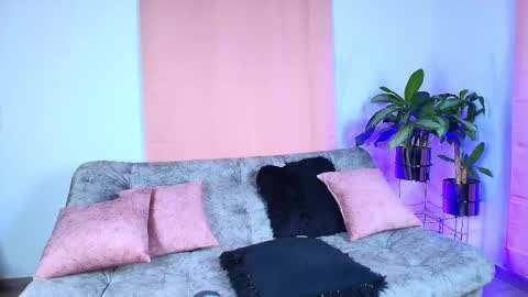 Snapshot of jules_n_gia chatting on October 2025 10:24:01 AM Jules and Gia online show from October 2025 10:24:01 AM