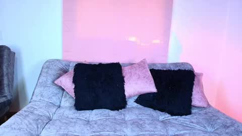 Snapshot of jules_n_gia chatting on November 2025 07:02:02 PM Jules and Gia online show from November 2025 07:02:02 PM