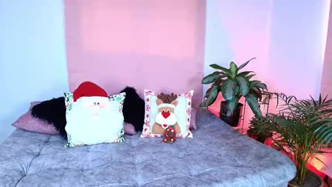 Snapshot of jules_n_gia chatting on December 2025 05:41:02 PM Jules and Gia online show from December 2025 05:41:02 PM