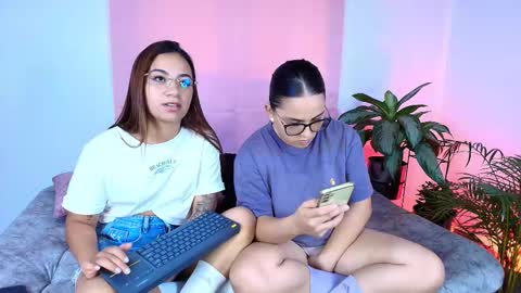 Snapshot of jules_n_gia chatting on December 2025 06:39:01 PM Jules and Gia online show from December 2025 06:39:01 PM