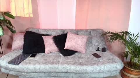 Snapshot of jules_n_gia chatting on December 2025 09:31:02 PM Jules and Gia online show from December 2025 09:31:02 PM