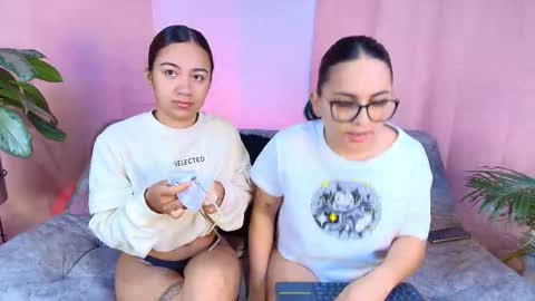 Snapshot of jules_n_gia chatting on December 2025 10:42:01 AM Jules and Gia online show from December 2025 10:42:01 AM