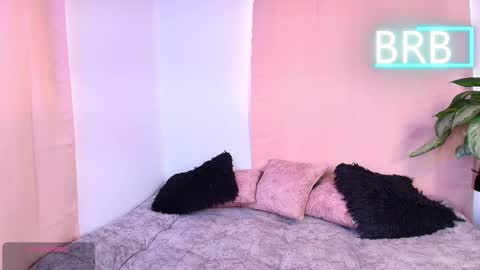 Snapshot of jules_n_gia chatting on February 2026 06:15:01 PM Jules and Gia online show from February 2026 06:15:01 PM