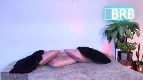 Snapshot of jules_n_gia chatting on February 2026 07:22:01 PM Jules and Gia online show from February 2026 07:22:01 PM