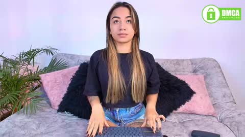 Snapshot of jules_n_gia chatting on March 2026 05:17:01 PM Jules and Gia online show from March 2026 05:17:01 PM