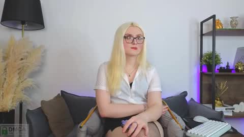 Snapshot of jules_night chatting on September 2025 10:14:01 PM Jules Night online show from September 2025 10:14:01 PM