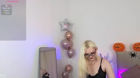 Snapshot of jules_night chatting on October 2025 11:39:02 PM Jules Night online show from October 2025 11:39:02 PM