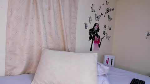 Snapshot of juli_castillos chatting on February 2025 06:04:01 PM Juli online show from February 2025 06:04:01 PM