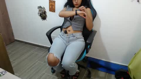 Snapshot of juli_love11 chatting on January 2025 10:58:02 PM JULIETA online show from January 2025 10:58:02 PM