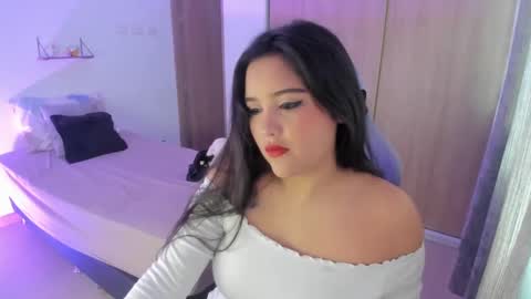 juli_santos_22 online show from January 2025 12:30:01 PM