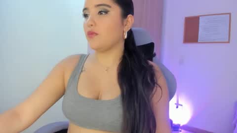 juli_santos_22 online show from January 2025 12:43:01 PM