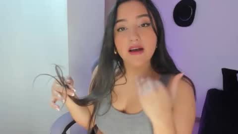 juli_santos_22 online show from February 2025 03:08:01 PM