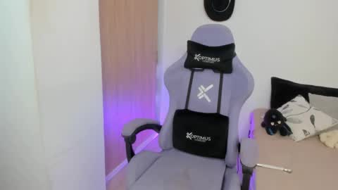 juli_santos_22 online show from March 2025 06:47:02 PM