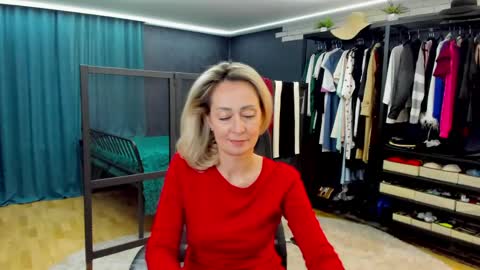 julia__cherry_ online show from May 2026 12:24:01 PM