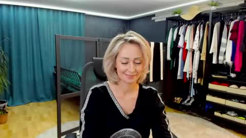 julia__cherry_ online show from May 2026 02:02:01 PM
