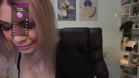 Snapshot of julia_cute_ chatting on December 2024 06:45:01 PM Cute online show from December 2024 06:45:01 PM