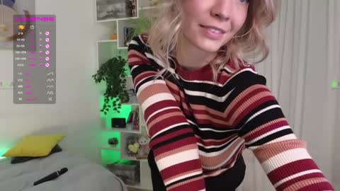 Snapshot of julia_cute_ chatting on January 2025 05:23:01 PM Cute online show from January 2025 05:23:01 PM