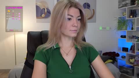 Snapshot of julia_cute_ chatting on February 2025 03:09:01 PM Cute online show from February 2025 03:09:01 PM