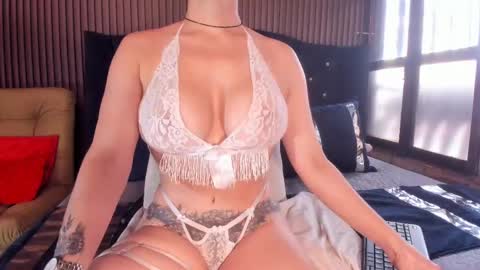 Julia online show from April 2026 09:30:02 PM