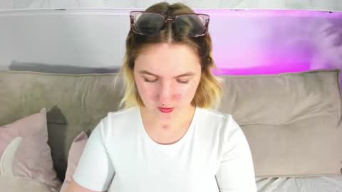 Julia Jips online show from September 2025 08:05:01 AM