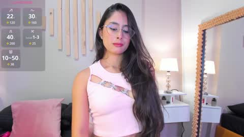 J U L IA   M A R T I N E Z online show from January 2025 11:32:01 AM