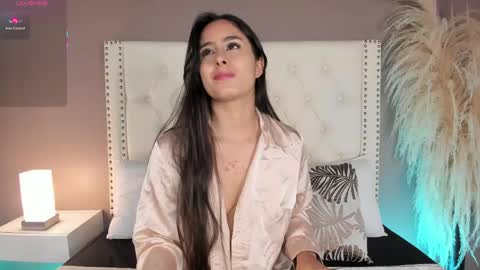 J U L IA   M A R T I N E Z online show from June 2026 11:38:02 AM