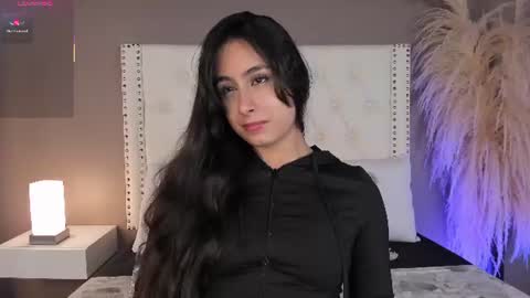J U L IA   M A R T I N E Z online show from June 2026 11:41:01 AM