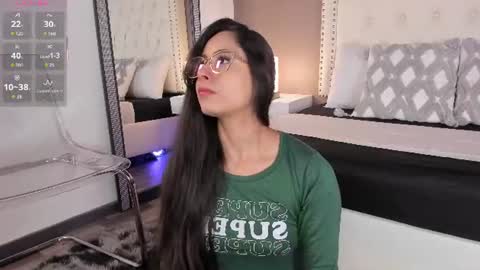 J U L IA   M A R T I N E Z online show from June 2026 11:42:01 AM